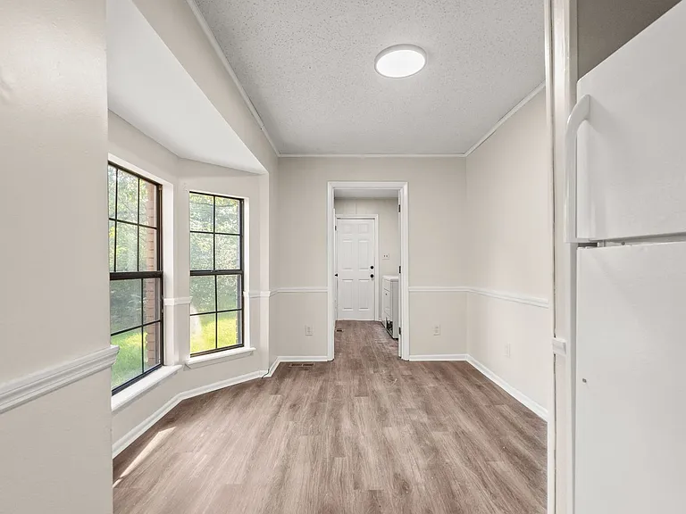 602 W Devon Ave — Photo 23