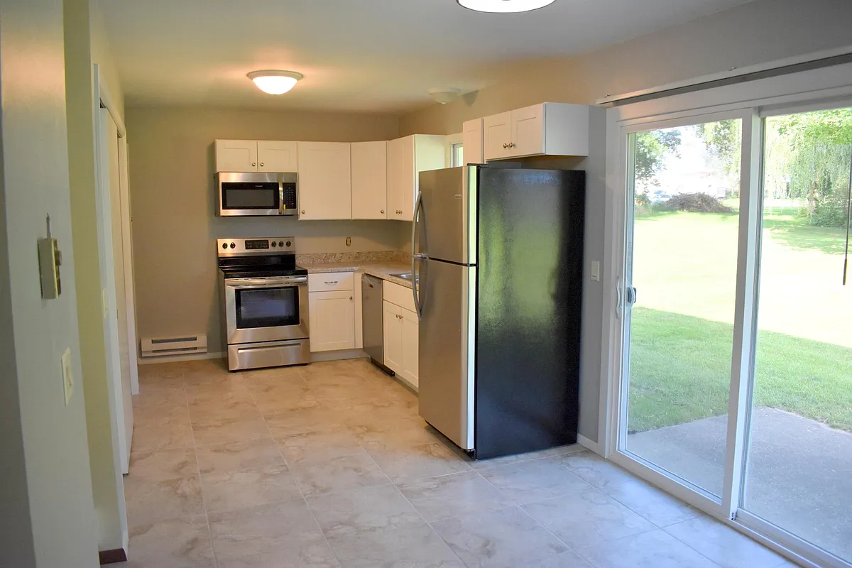 Kitchen/Dining - 443 Bonnie Rd #A