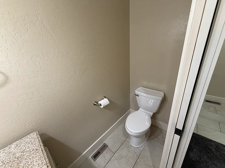 815 Parkway Dr — Photo 37