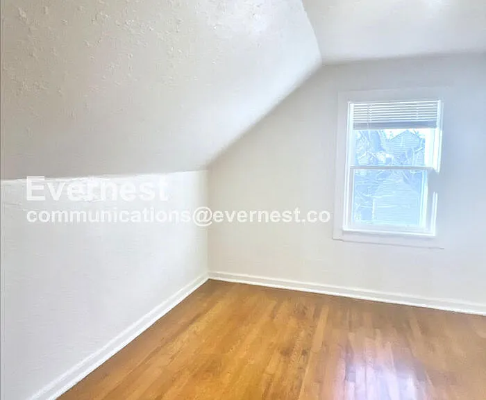 2811 E 58th St — Photo 12