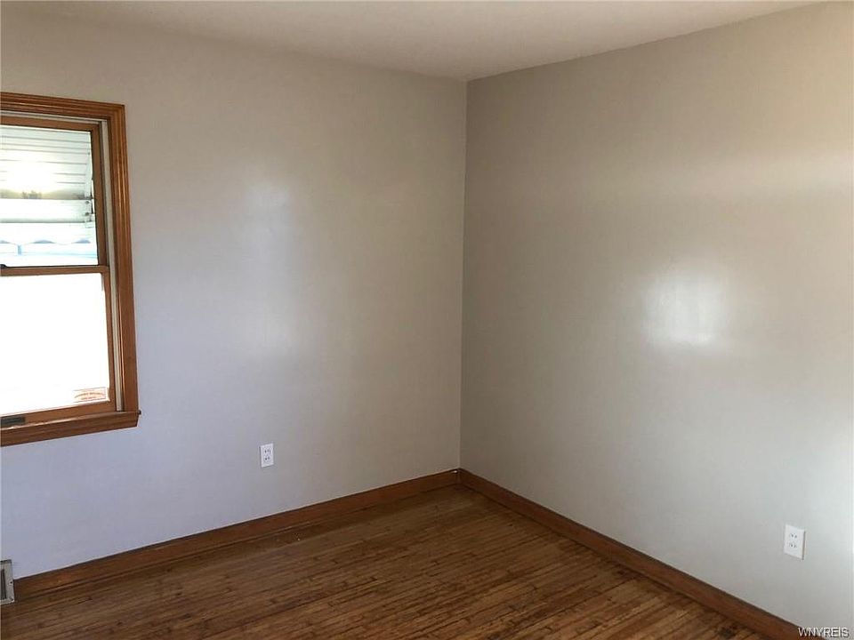 2nd image of 7 E Home Rd