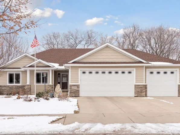 2215 Greenfield Dr E, Northfield, MN 55057