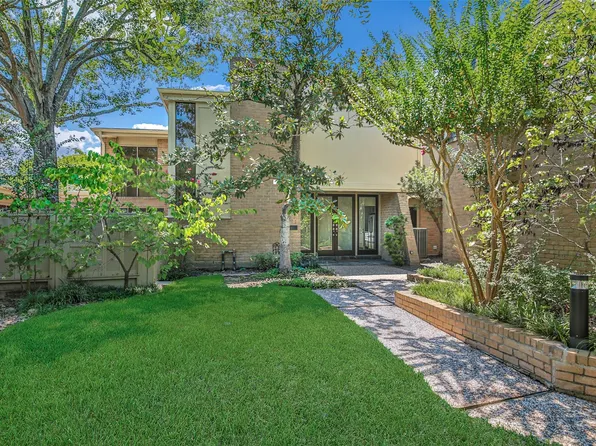 15607 Memorial Dr, Houston, TX 77079