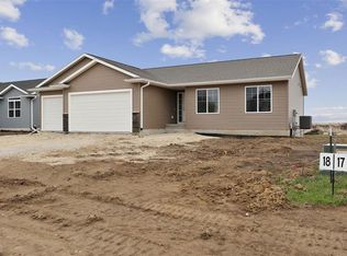 2251 Crestwood Ln, Marion, IA 52302