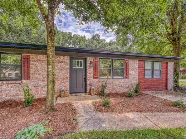 5197 Avenida Del Fuego, Pace, FL 32571