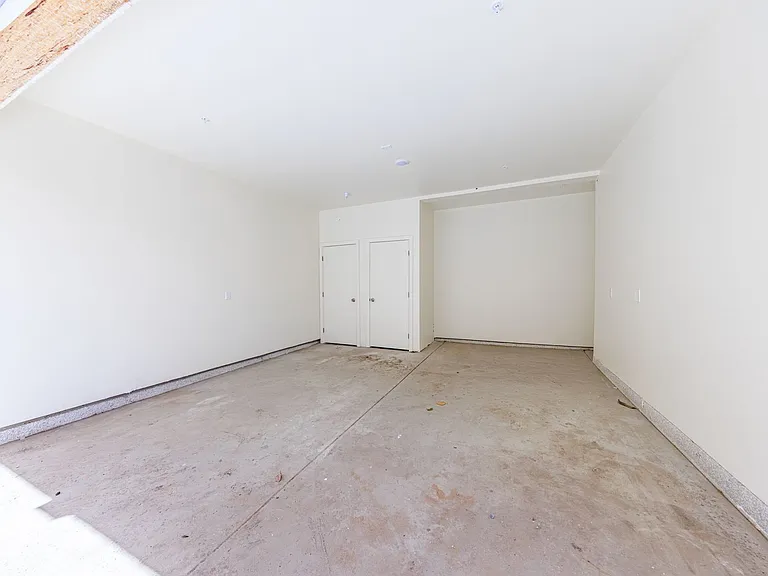 1652 Murchison St — Photo 40