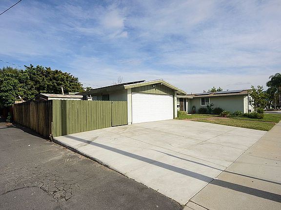 3rd image of 639 S Reseda St