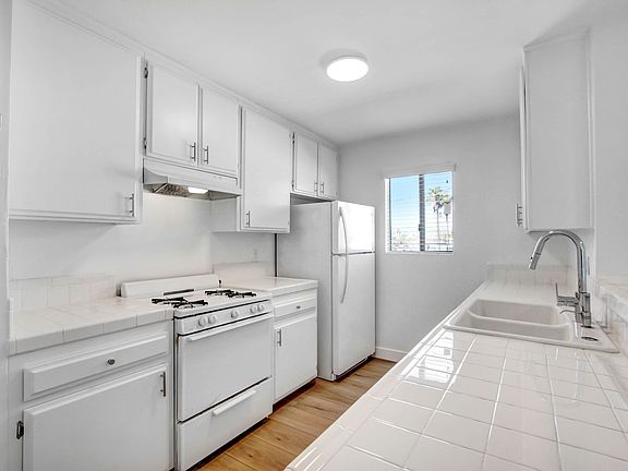 3rd image of 817 Hill St #212