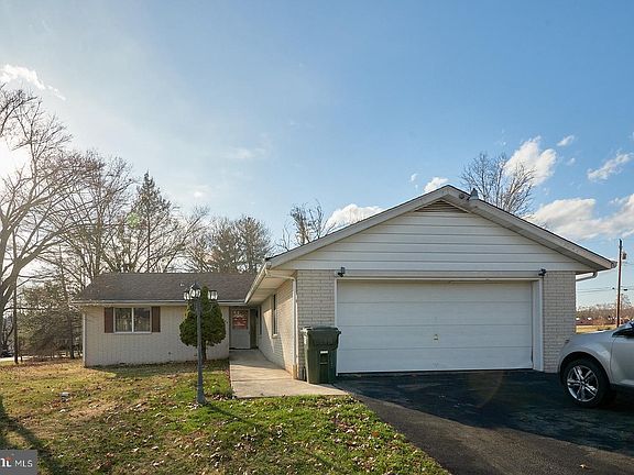 3rd image of 884 Ahrens Rd