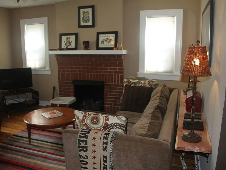 1014 Iverson Ave — Photo 2
