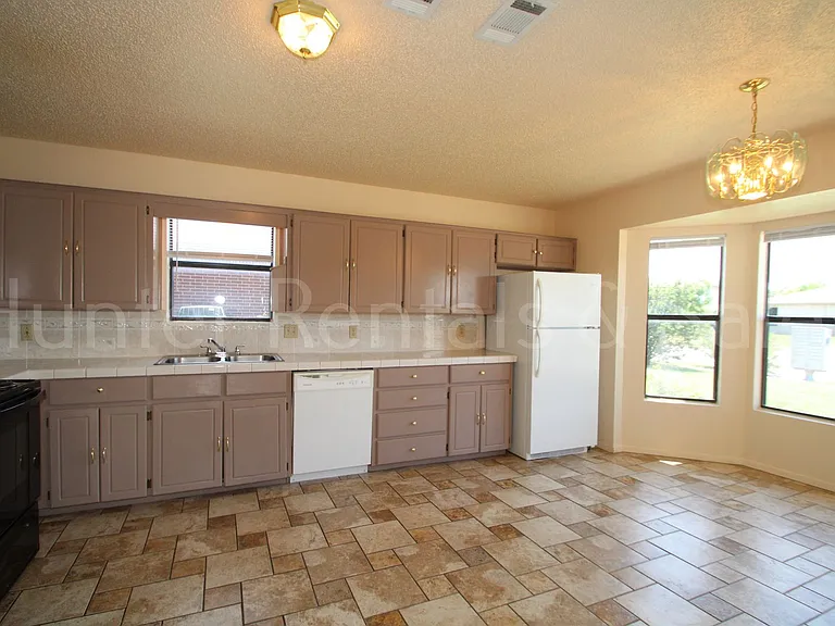 2804 Derby Dr — Photo 10