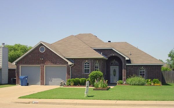 1st image of 207 Parkway Ct