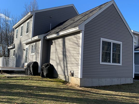 3rd image of 8 Horseshoe Dr