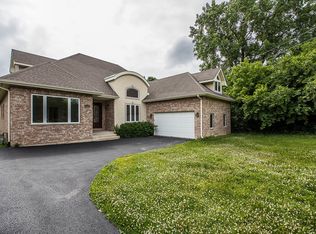 624 S Butterfield Rd, Libertyville, IL 60048