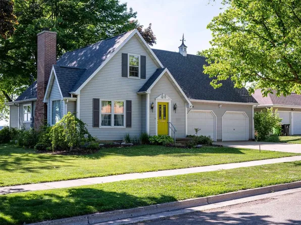 604 Lake Shore Drive, Beaver Dam, WI 53916