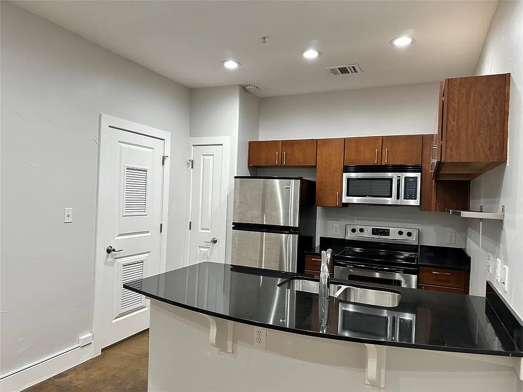 2 bed, 2.0 bath, 863 sqft, $1,800 — Photo 3
