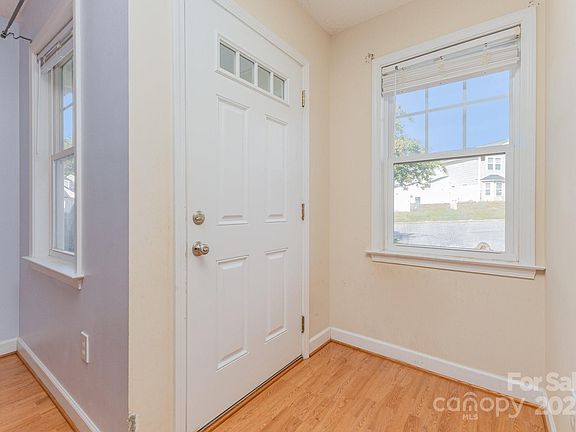 3rd image of 947 Barracuda Ave