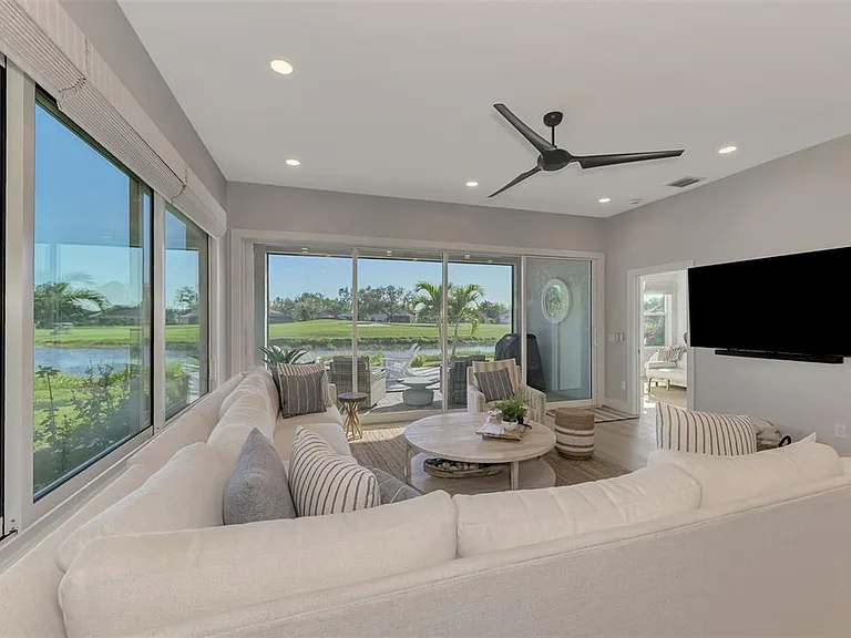 561 Fallbrook Dr — Photo 25