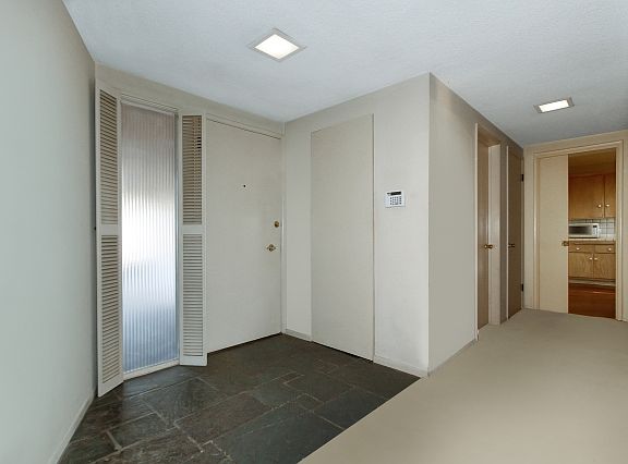 5th image of 5127 S Holt Ave