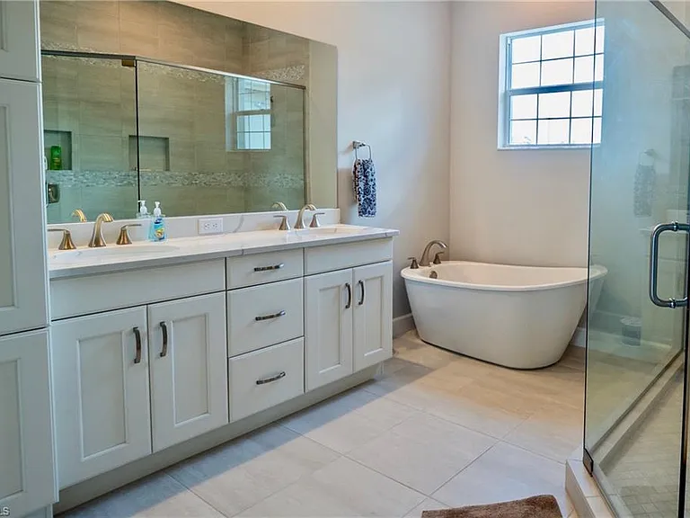 8008 Signature Club Cir — Photo 20