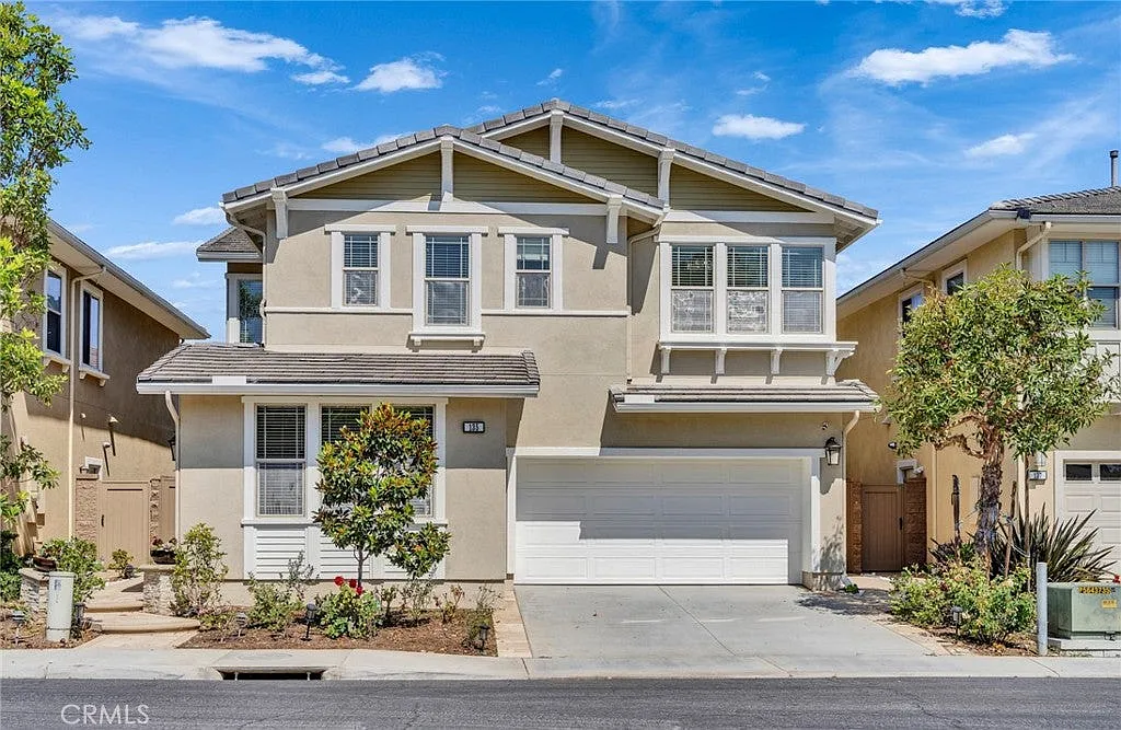4 bed, 2457 sqft, $6,500 — Photo 1
