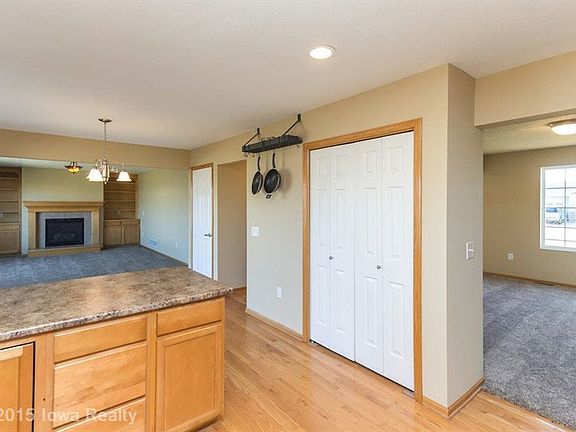 5th image of 705 SE Wood Creek Dr