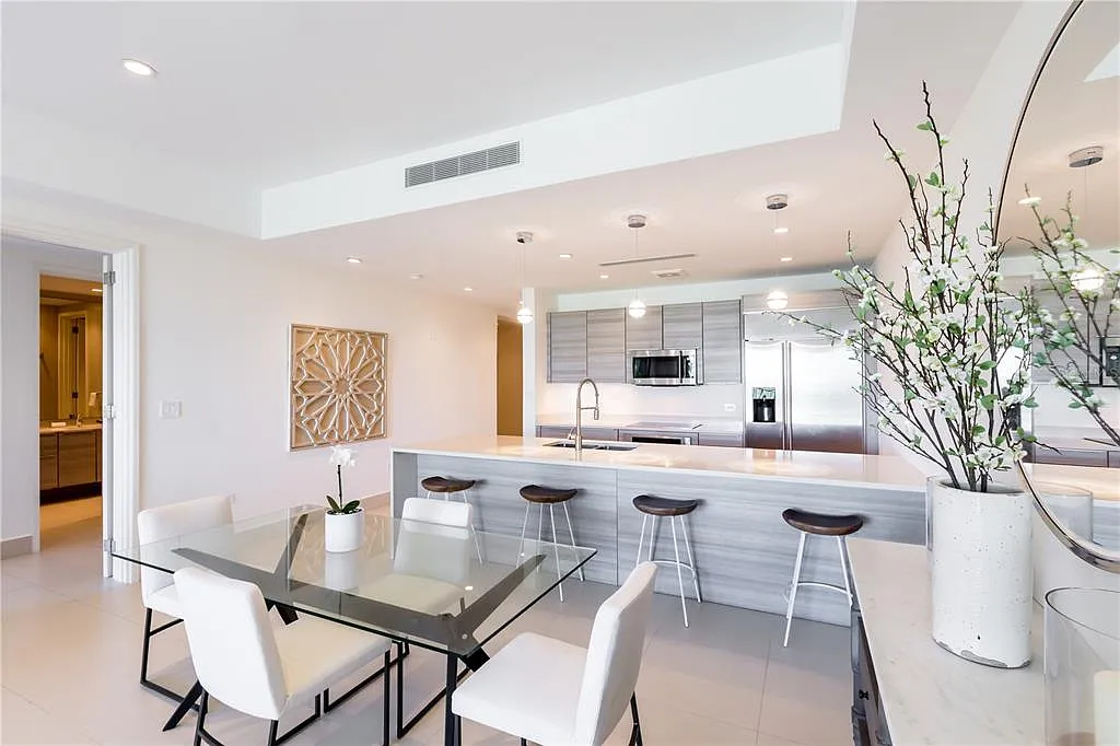 2 bed, 2.0 bath, 1321 sqft, $14,000 — Photo 3