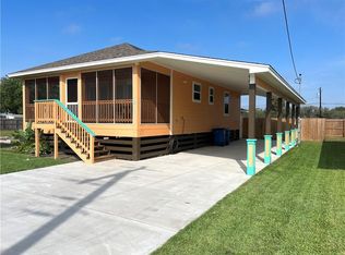 1415 S Live Oak St, Rockport, TX 78382