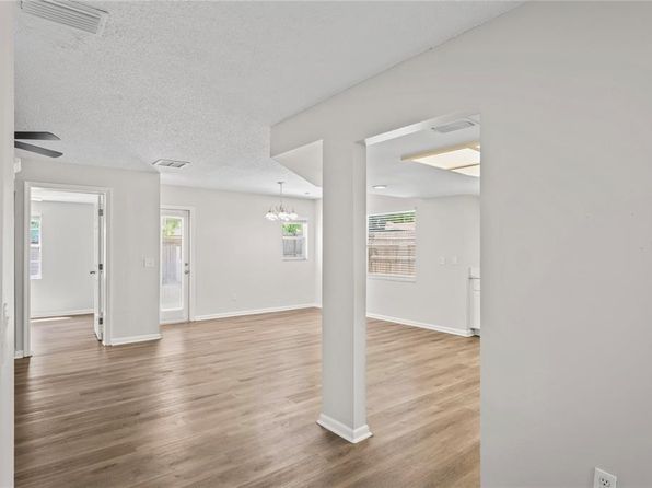 18406 Sterling Silver Cir, Lutz, FL 33549