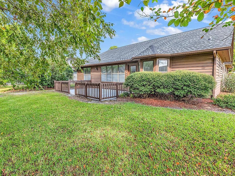 2nd image of 211 Cedar Ridge Ln.