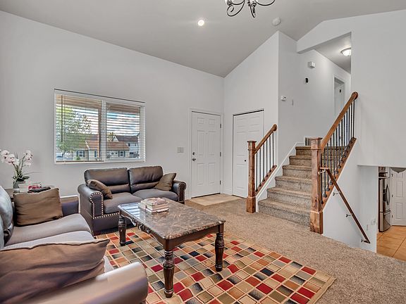 4th image of 453 E Sunset Ave