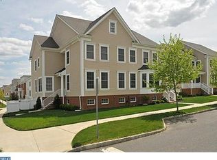 1116 Lake Dr W, Robbinsville, NJ 08691