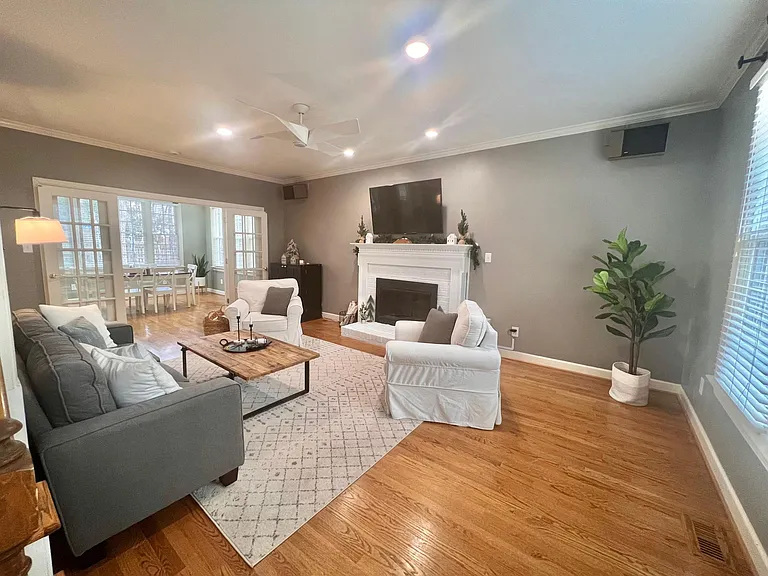 111 Lulworth Ct — Photo 5