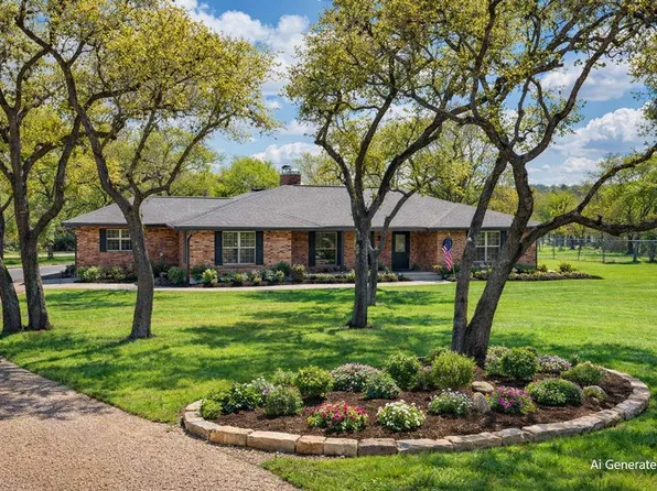 107 S Royal Oaks Rd, Kerrville, TX 78028