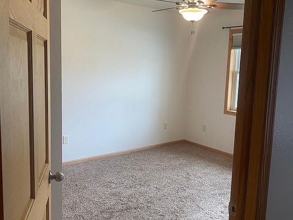 5th image of 11462 Emmons St