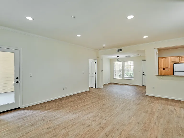 Encinal Place Apartments — Photo 12
