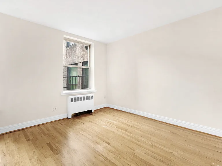 122 E 27th St #4C — Photo 3