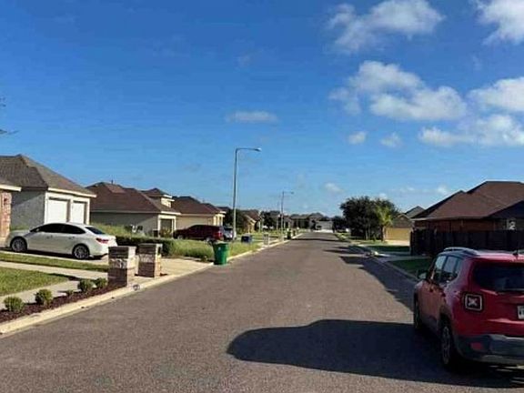 Exterior Neighborhood (street photo)