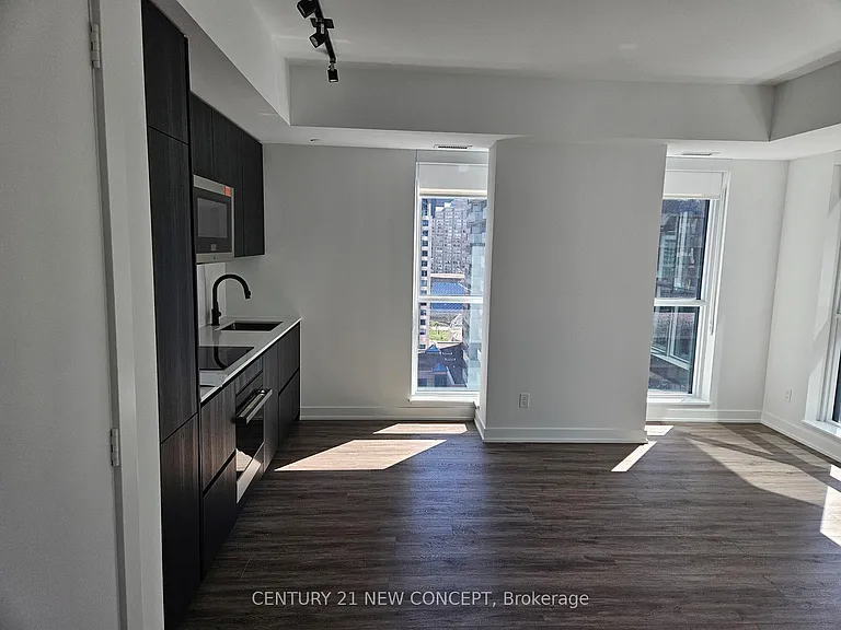 327 King St W #1502 — Photo 5
