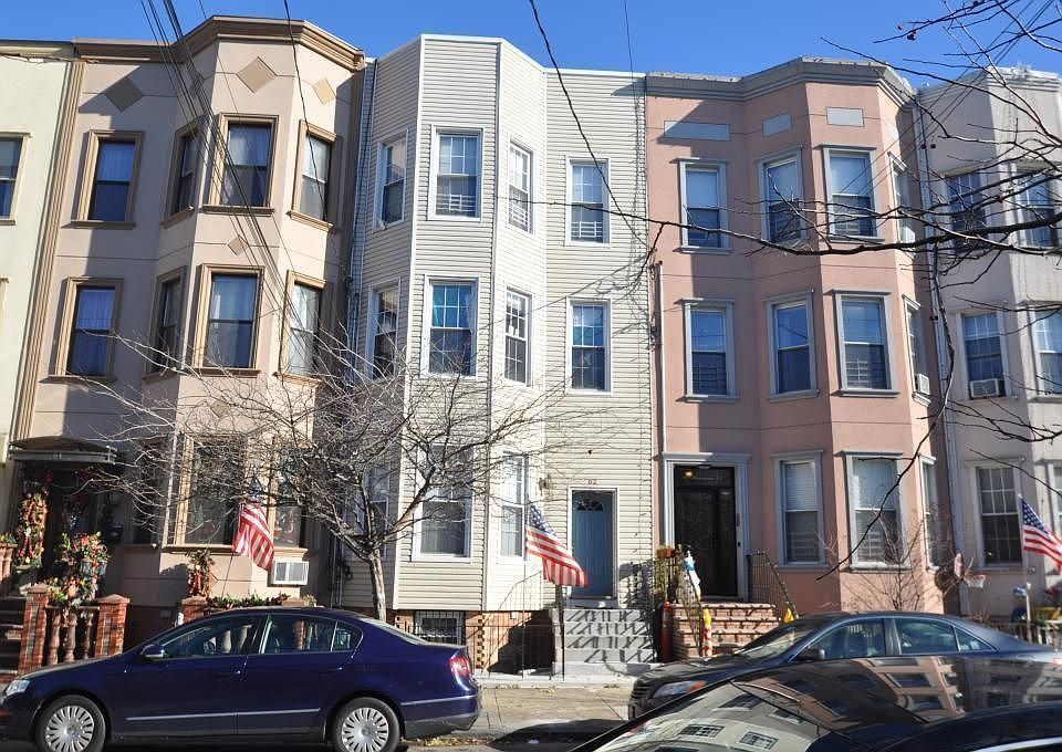 1st image of 62 Hausman St #3