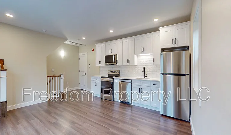 130 Center St #2 — Photo 4