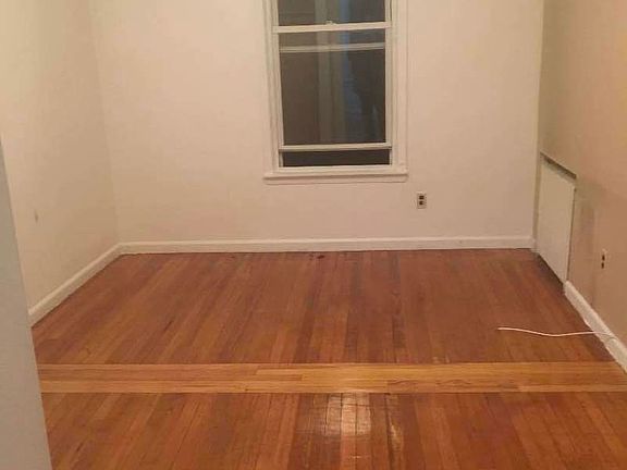 4th image of 26-09 18th St APT 2