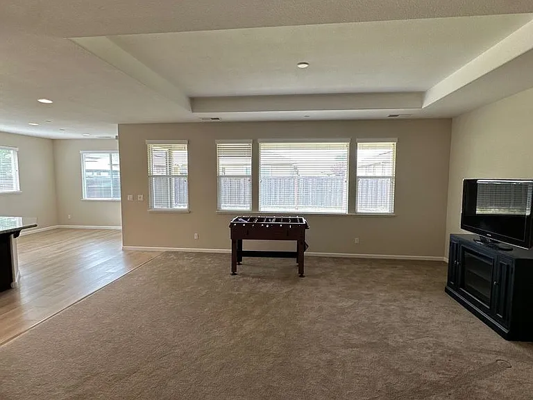 3251 Tinker Creek Way — Photo 7