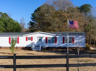 90 Gardenia Ln, Clinton, NC 28328