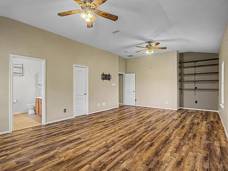 630 W Newport Bnd — Photo 17