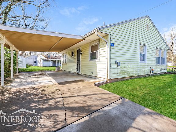 2nd image of 300 Meyer Ave