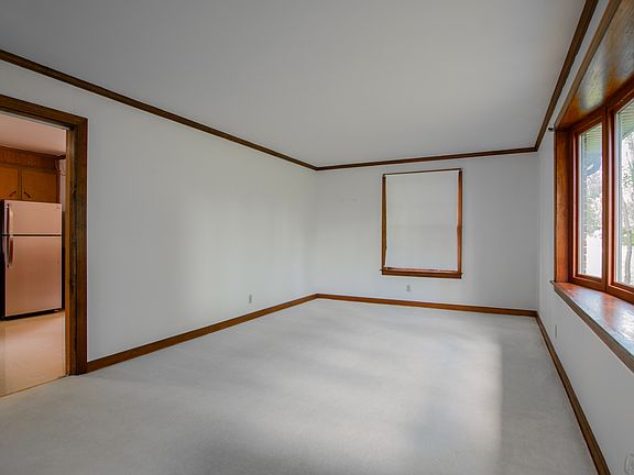5th image of 1017 Jackson Heights Rd