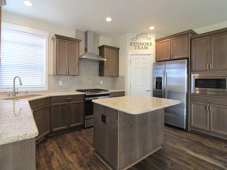 3228 S Jefferson Pl — Photo 2