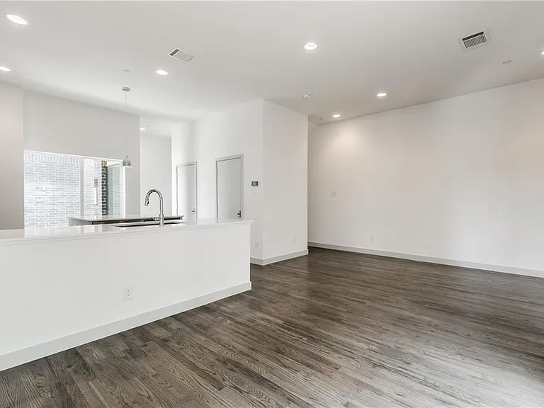 2290 N Fitzhugh Ave #20 — Photo 15