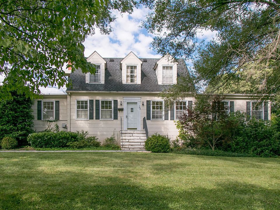 1st image of 304 Tilley Dr